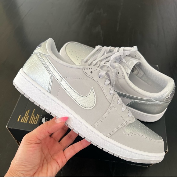 ✔️New✔️NIKE Air Jordan 1 Retro Low OG \'Metallic Silver\' main image 5